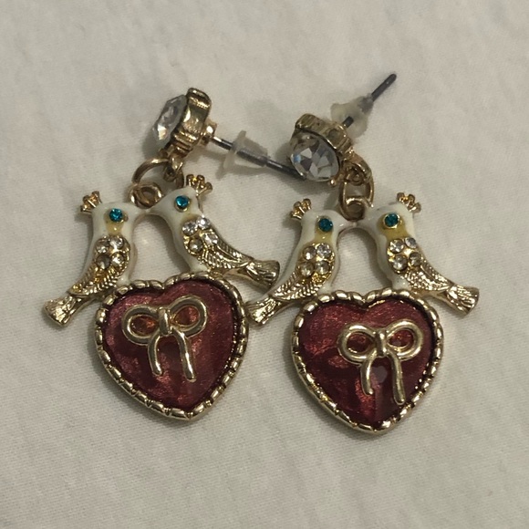 Vintage Betsey Johnson Birds on a Heart Set earrings - Picture 1 of 3